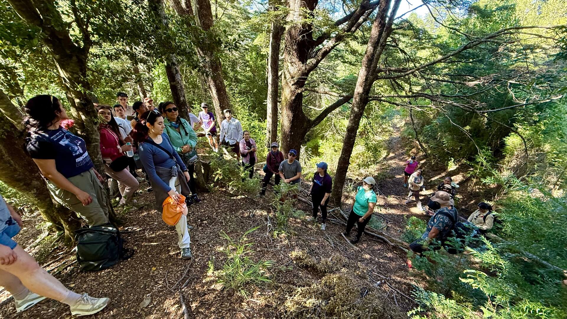 Fig4a. Participants in the field trip to PuAm Ecolodge.